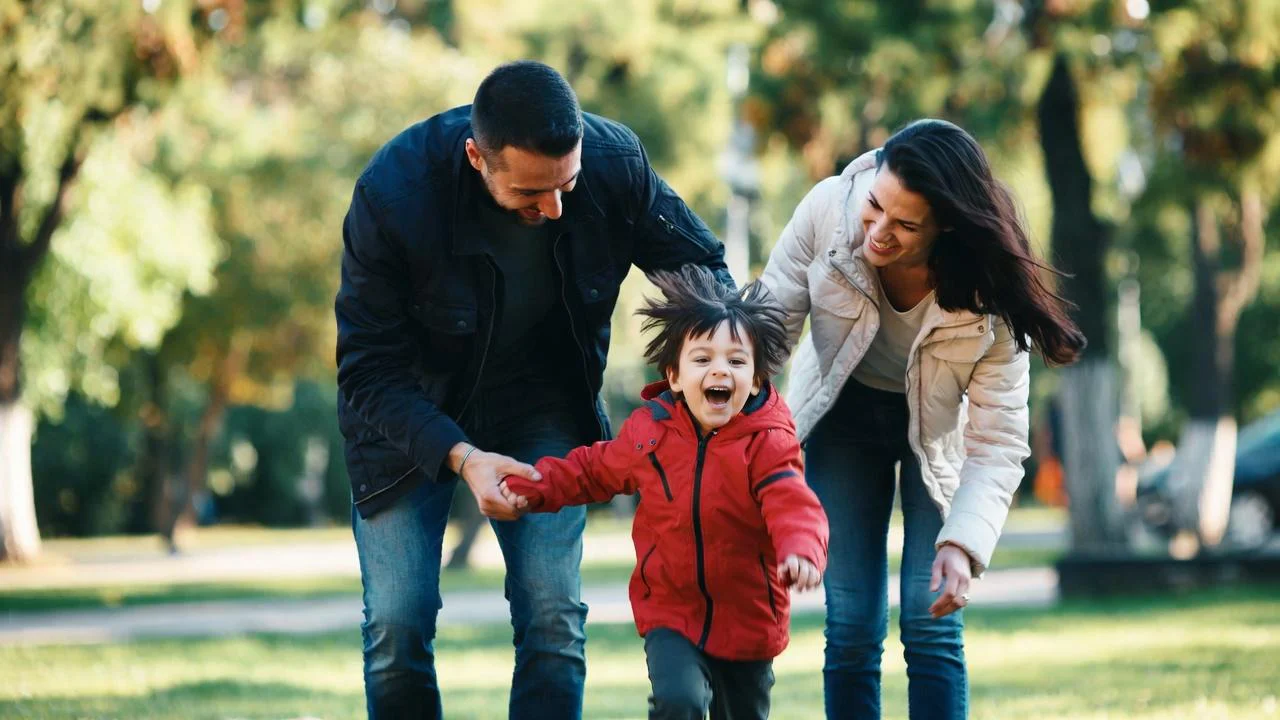 15 idei de activități de weekend cu copiii în familie – low-cost și reconectante în 2026
