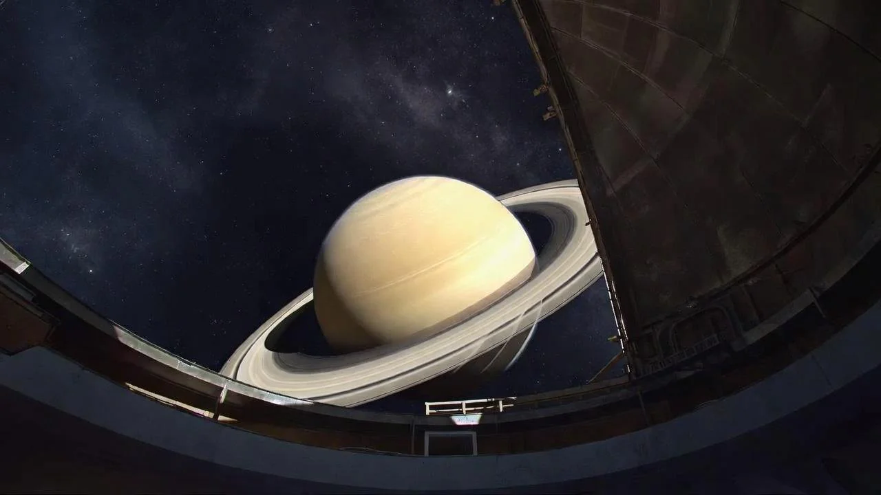 Titan Saturn coliziune 2026