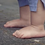 Ce salariu are o îngrijitoare la creșă de stat în 2026 – Salarii reale net și brut în România